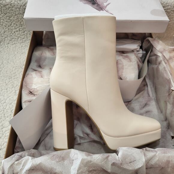 NIB Jessica Simpson Vilatta Bootie Fashion Platform Boot Chalk women size 9.5 - Picture 2 of 4
